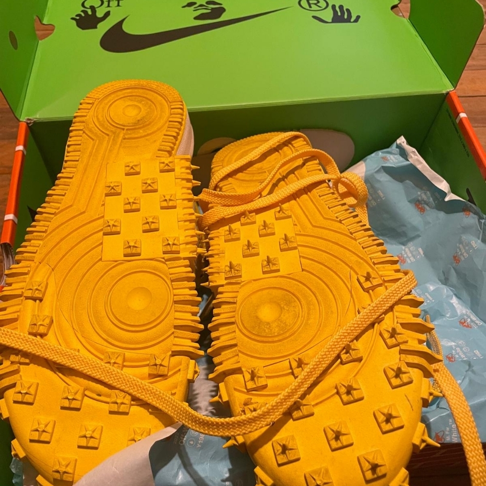 Stylish Yellow and White Sneakers - Picture 4 of 8